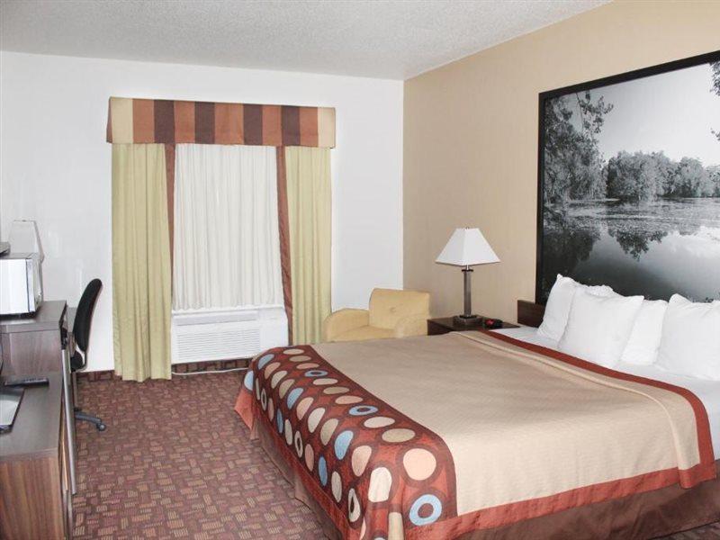Super 8 By Wyndham Three Rivers Esterno foto