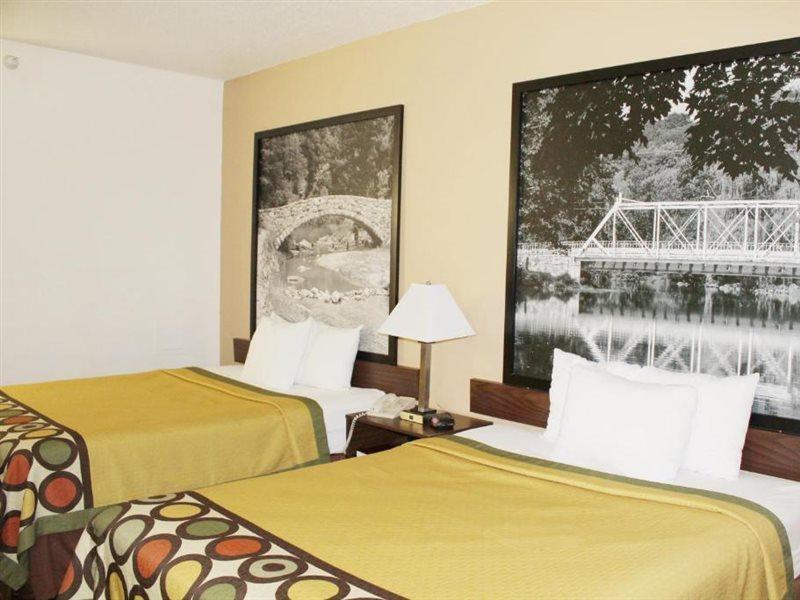 Super 8 By Wyndham Three Rivers Esterno foto