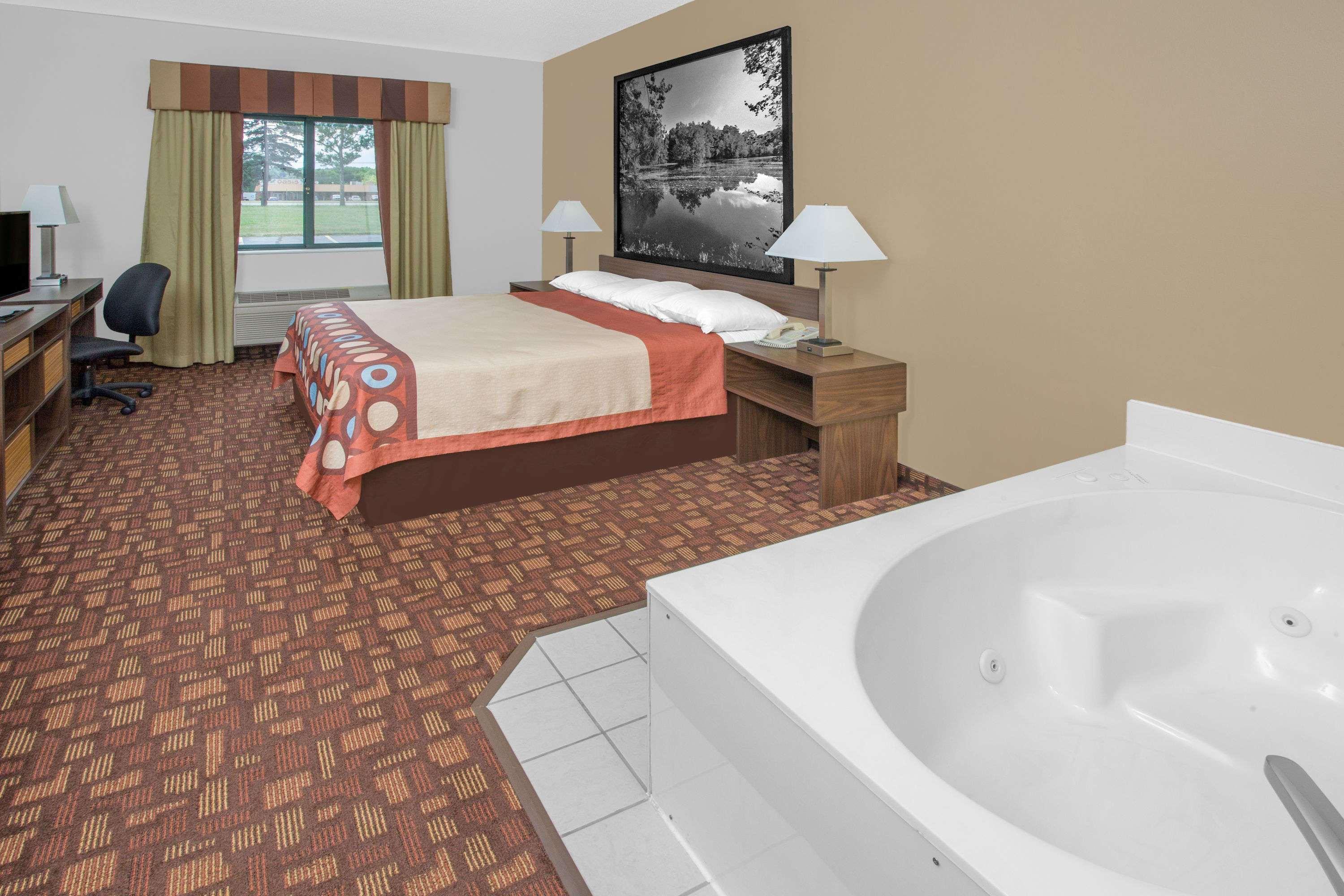 Super 8 By Wyndham Three Rivers Esterno foto