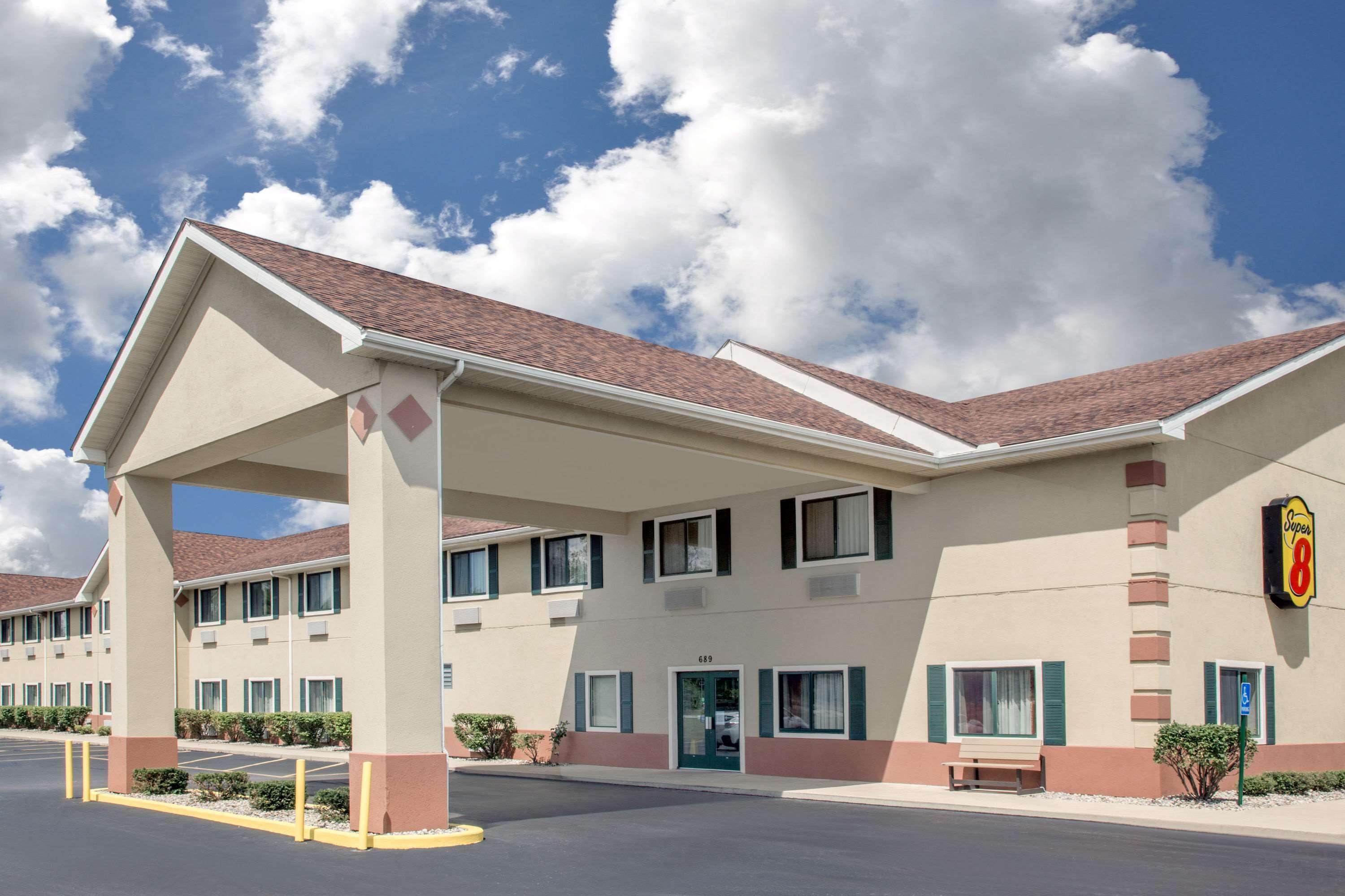 Super 8 By Wyndham Three Rivers Esterno foto